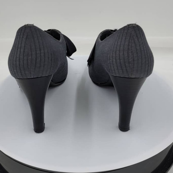 Ann Marino Closed 3.5" pump with bow on front 7.5 - Picture 5 of 8